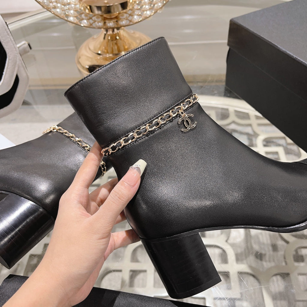 CHANEL MID-HEEL ANKLE BOOTS IN BLACK SMOOTH CALFSKIN