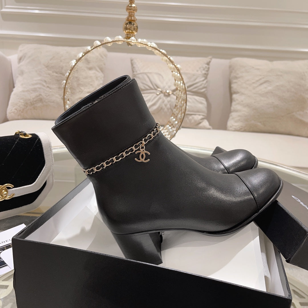 CHANEL MID-HEEL ANKLE BOOTS IN BLACK SMOOTH CALFSKIN