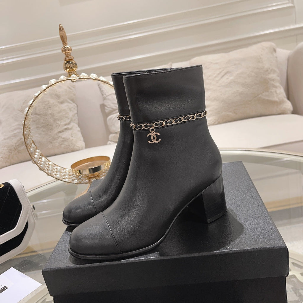CHANEL MID-HEEL ANKLE BOOTS IN BLACK SMOOTH CALFSKIN