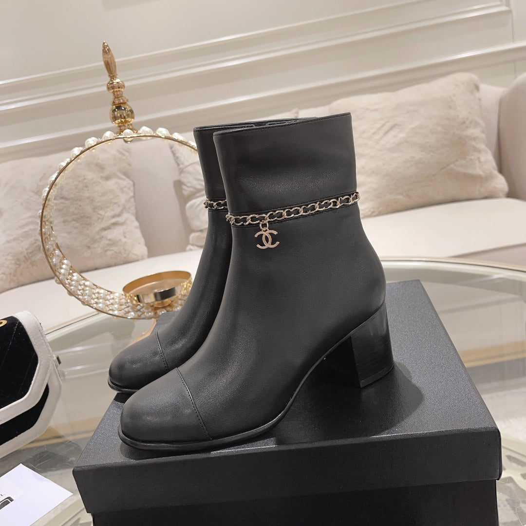 CHANEL MID-HEEL ANKLE BOOTS IN BLACK SMOOTH CALFSKIN