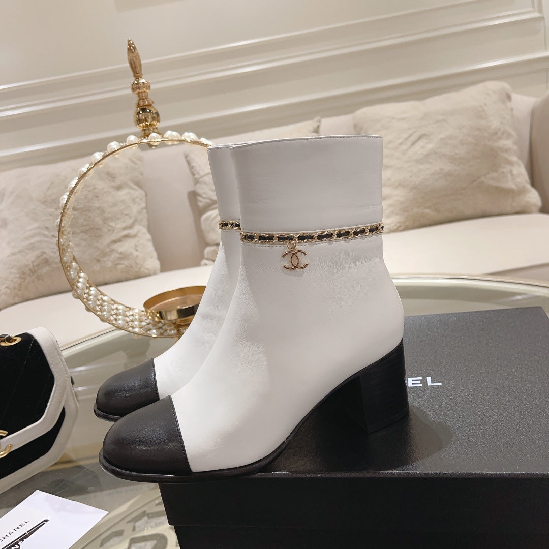 CHANEL MID-HEEL ANKLE BOOTS IN WHITE SMOOTH CALFSKIN