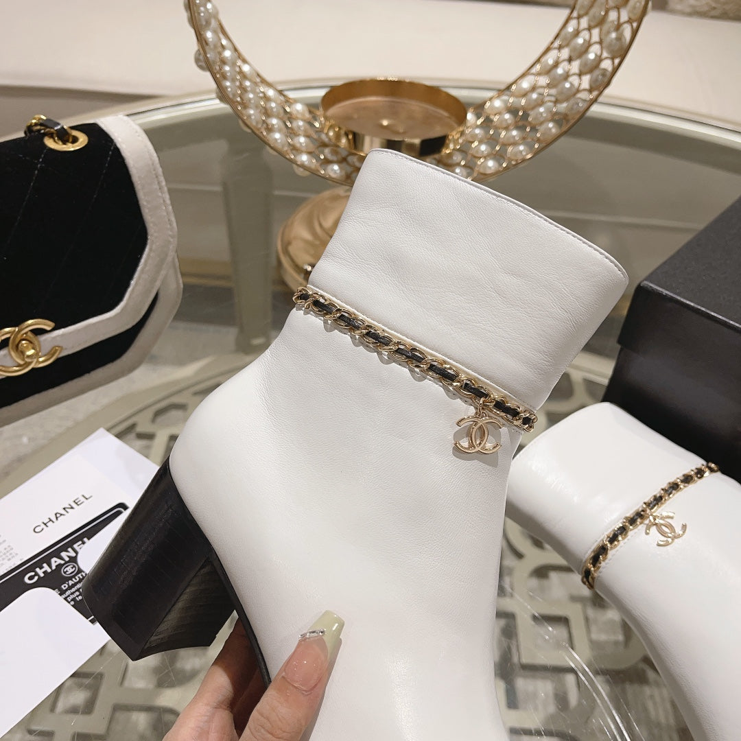 CHANEL MID-HEEL ANKLE BOOTS IN WHITE SMOOTH CALFSKIN