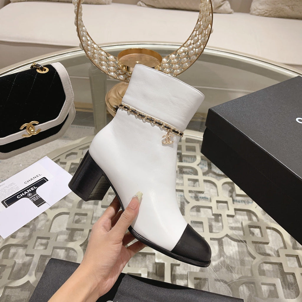CHANEL MID-HEEL ANKLE BOOTS IN WHITE SMOOTH CALFSKIN