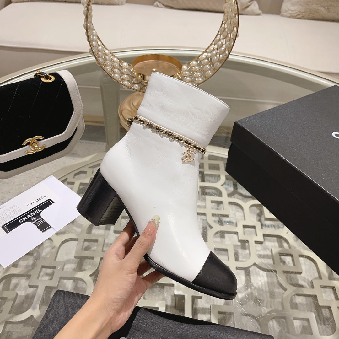 CHANEL MID-HEEL ANKLE BOOTS IN WHITE SMOOTH CALFSKIN