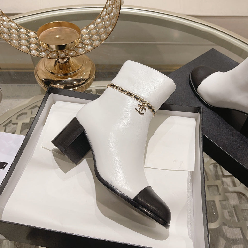 CHANEL MID-HEEL ANKLE BOOTS IN WHITE SMOOTH CALFSKIN
