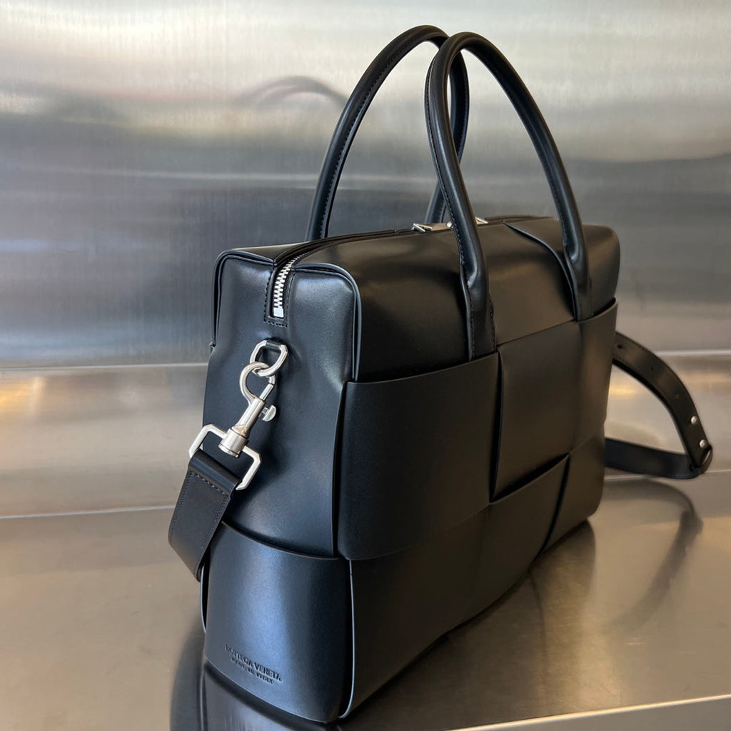 BOTTEGA VENETA ARCO 36 BAG IN BLACK LAMBSKIN