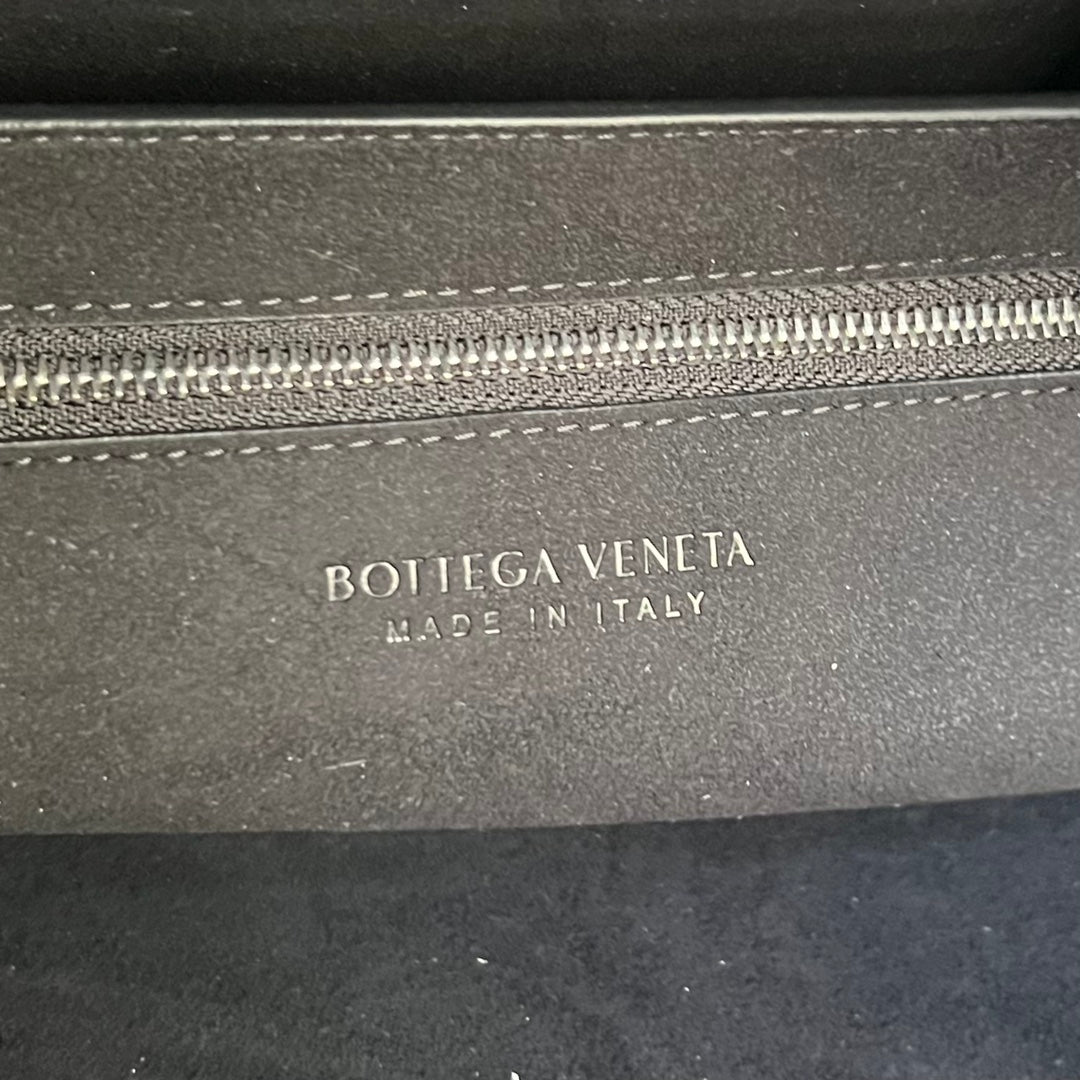 BOTTEGA VENETA ARCO 36 BAG IN BLACK LAMBSKIN