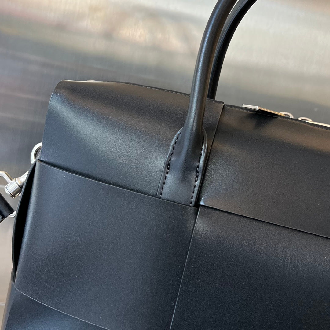 BOTTEGA VENETA ARCO 36 BAG IN BLACK LAMBSKIN
