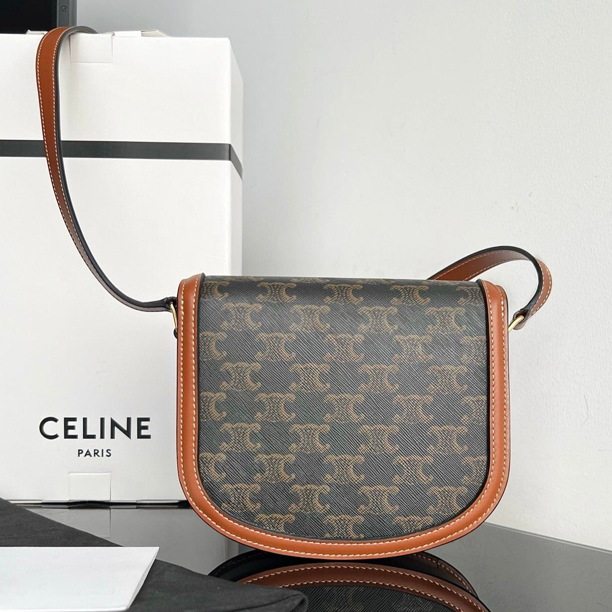 CELINE TRIOMPHE SHINY CALFSKIN HANDBAG 18 BLACK PARTERN