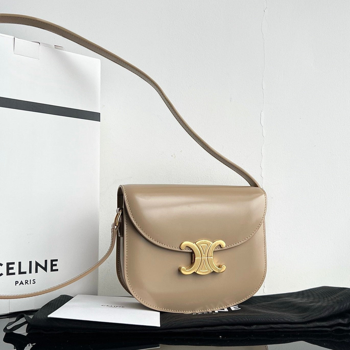 CELINE TRIOMPHE SHINY CALFSKIN HANDBAG 18 CREAM GREY