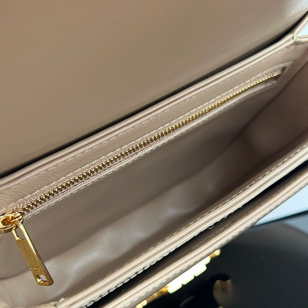 CELINE TRIOMPHE SHINY CALFSKIN HANDBAG 18 CREAM GREY