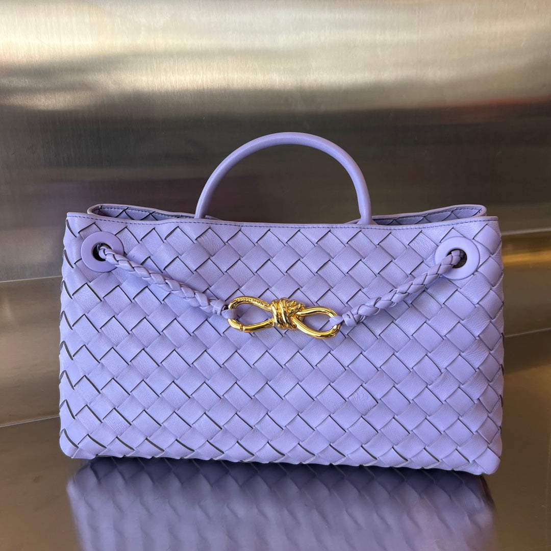BOTTEGA VENETA SMALL ANDIAMO 29 IN LIGHT PURPLE LAMBSKIN