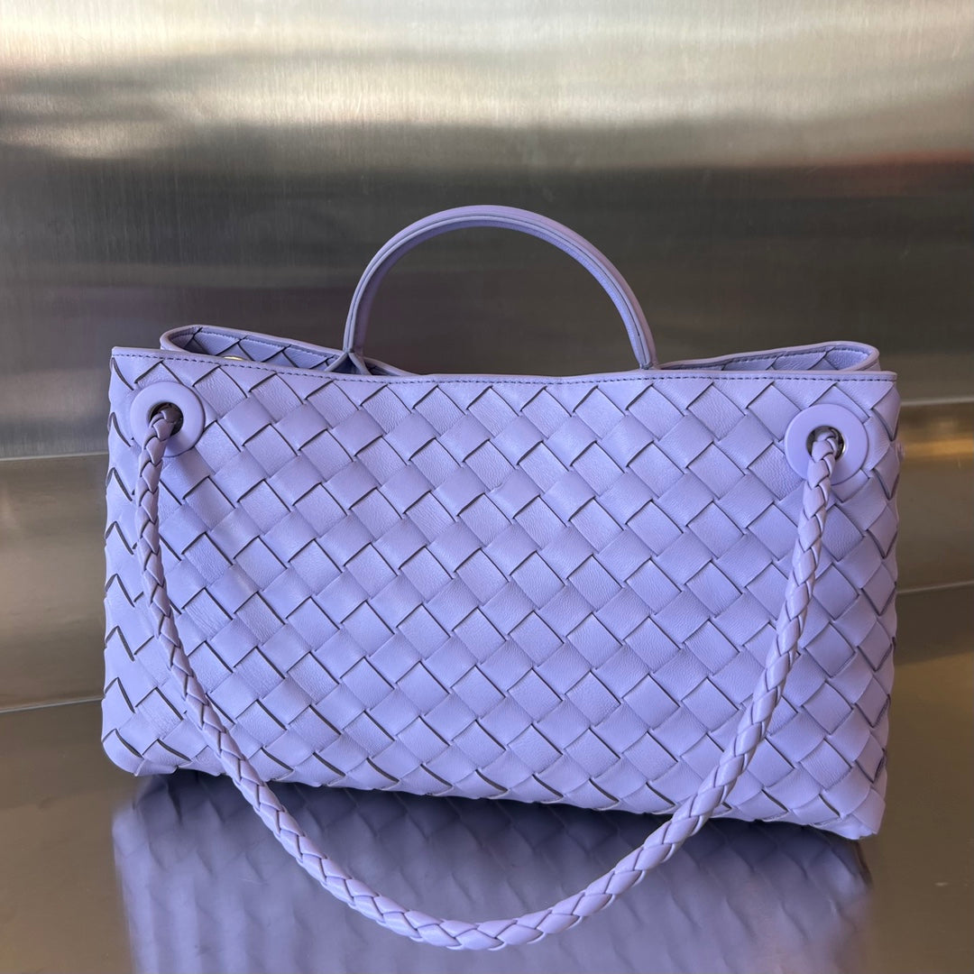 BOTTEGA VENETA SMALL ANDIAMO 29 IN LIGHT PURPLE LAMBSKIN
