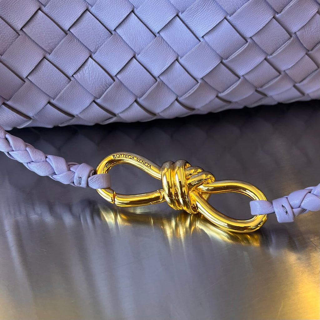 BOTTEGA VENETA SMALL ANDIAMO 29 IN LIGHT PURPLE LAMBSKIN