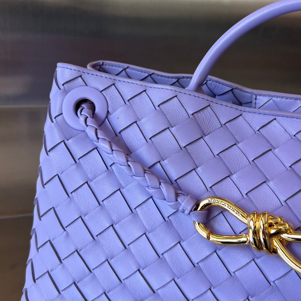 BOTTEGA VENETA SMALL ANDIAMO 29 IN LIGHT PURPLE LAMBSKIN