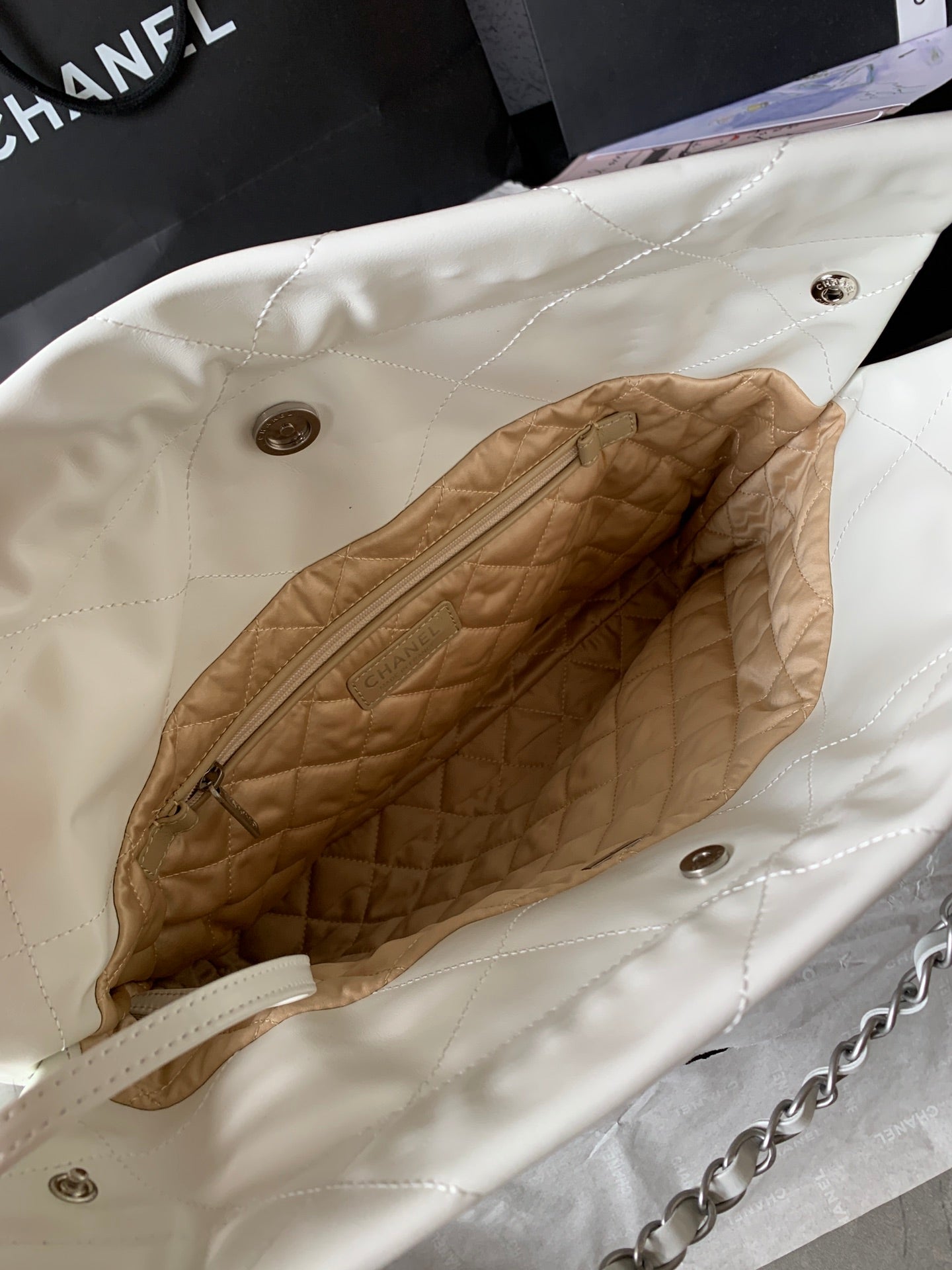 CHANEL MEDIUM 37 HANDBAG IN WHITE SHINY CALFSKIN SILVER HARDWARE