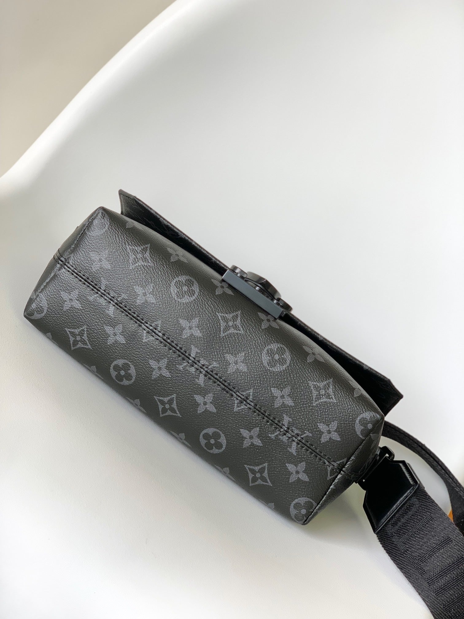 LOUIS VUITTON S-CAPE MESSENGER BAG 28 IN BLACK MONOGRAM ECLIPSE CANVAS