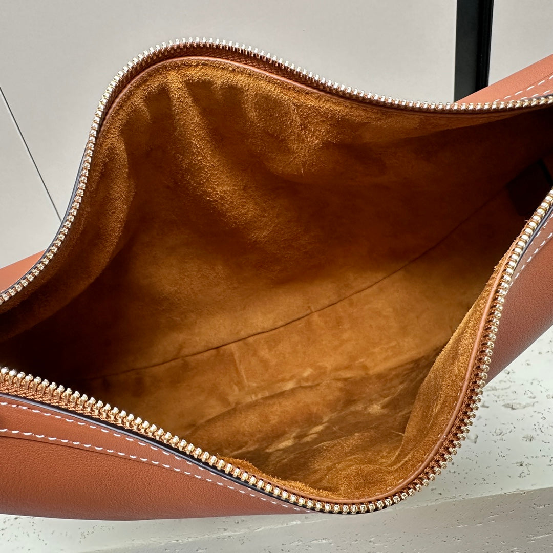 CELINE MEDIUM 30 HELOÏSE BAG CUIR TRIOMPHE IN BRONZE BROWN SUPPLE CALFSKIN