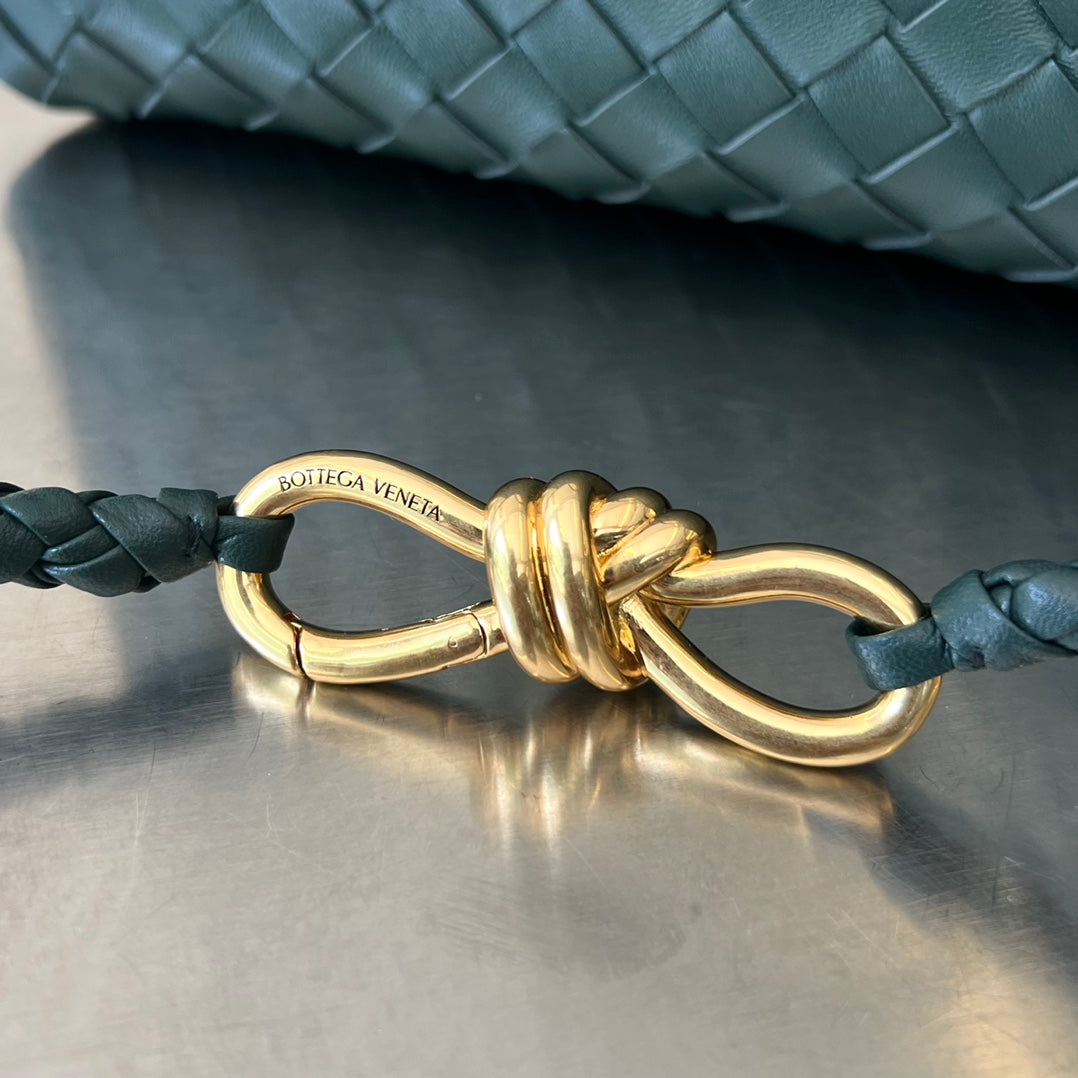 BOTTEGA VENETA SMALL ANDIAMO 29 IN DARK GREEN LAMBSKIN