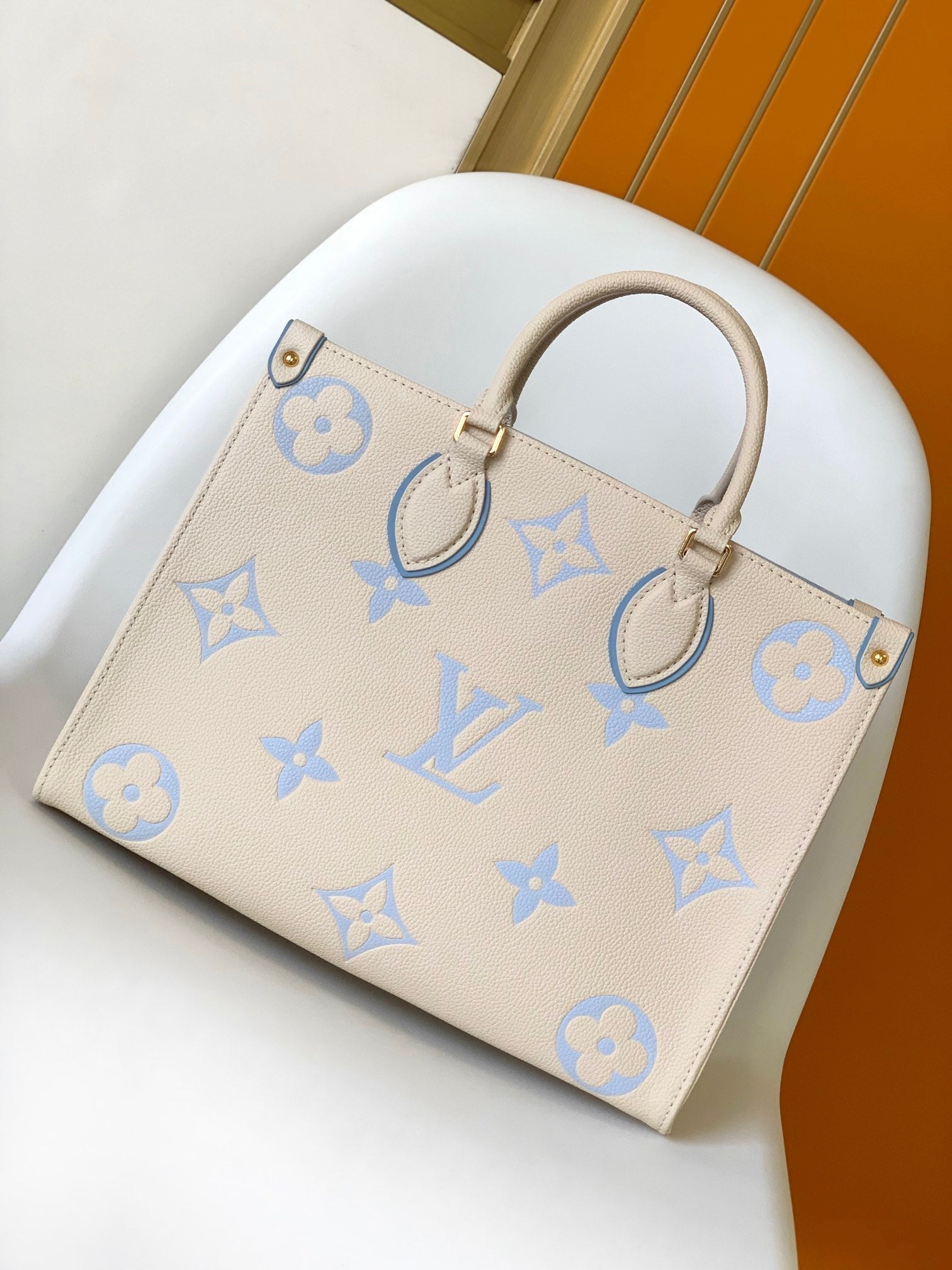 LOUIS VUITTON ONTHEGO MM 35CM CREAM BLUE