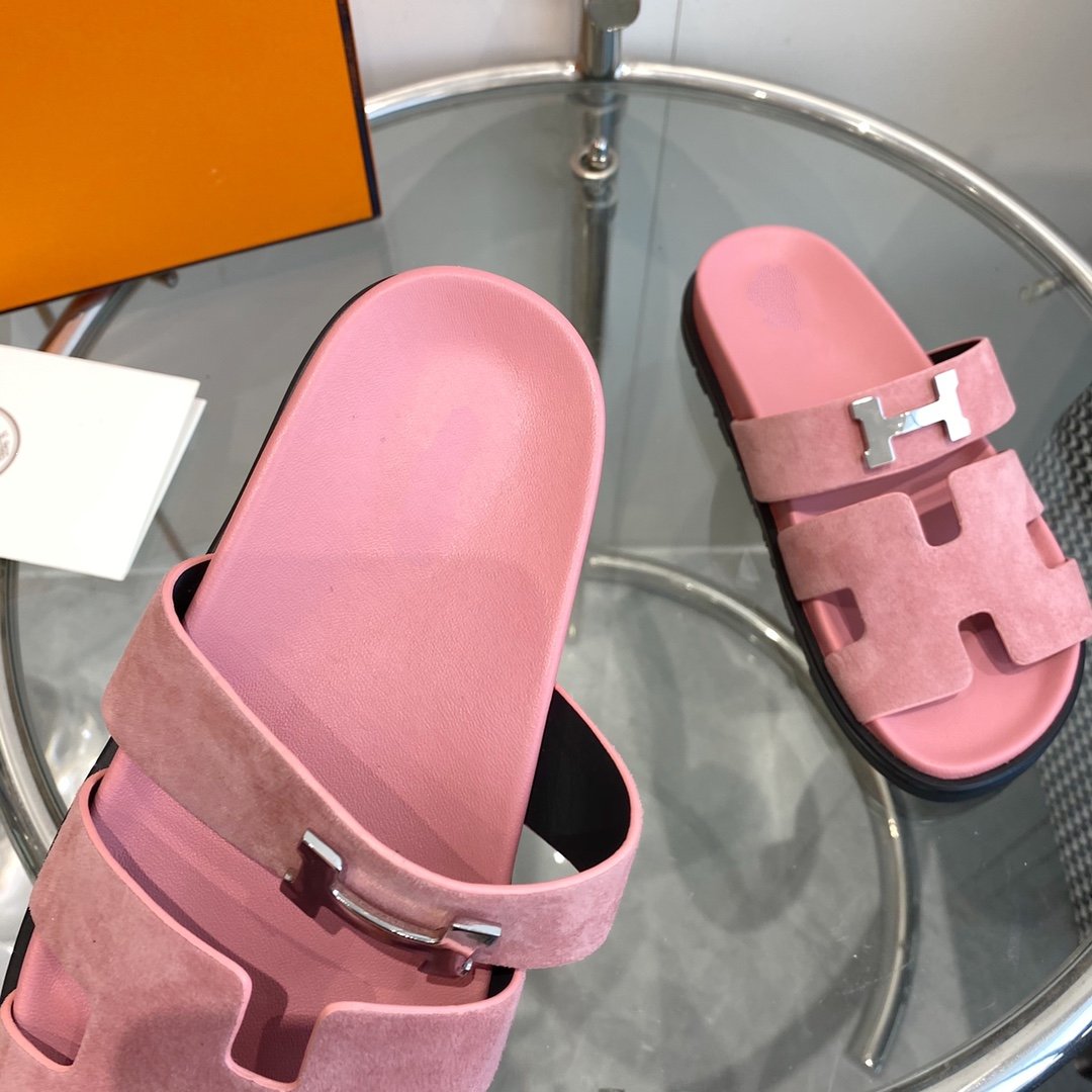 HERMES Chypre Sandal Pink Suede