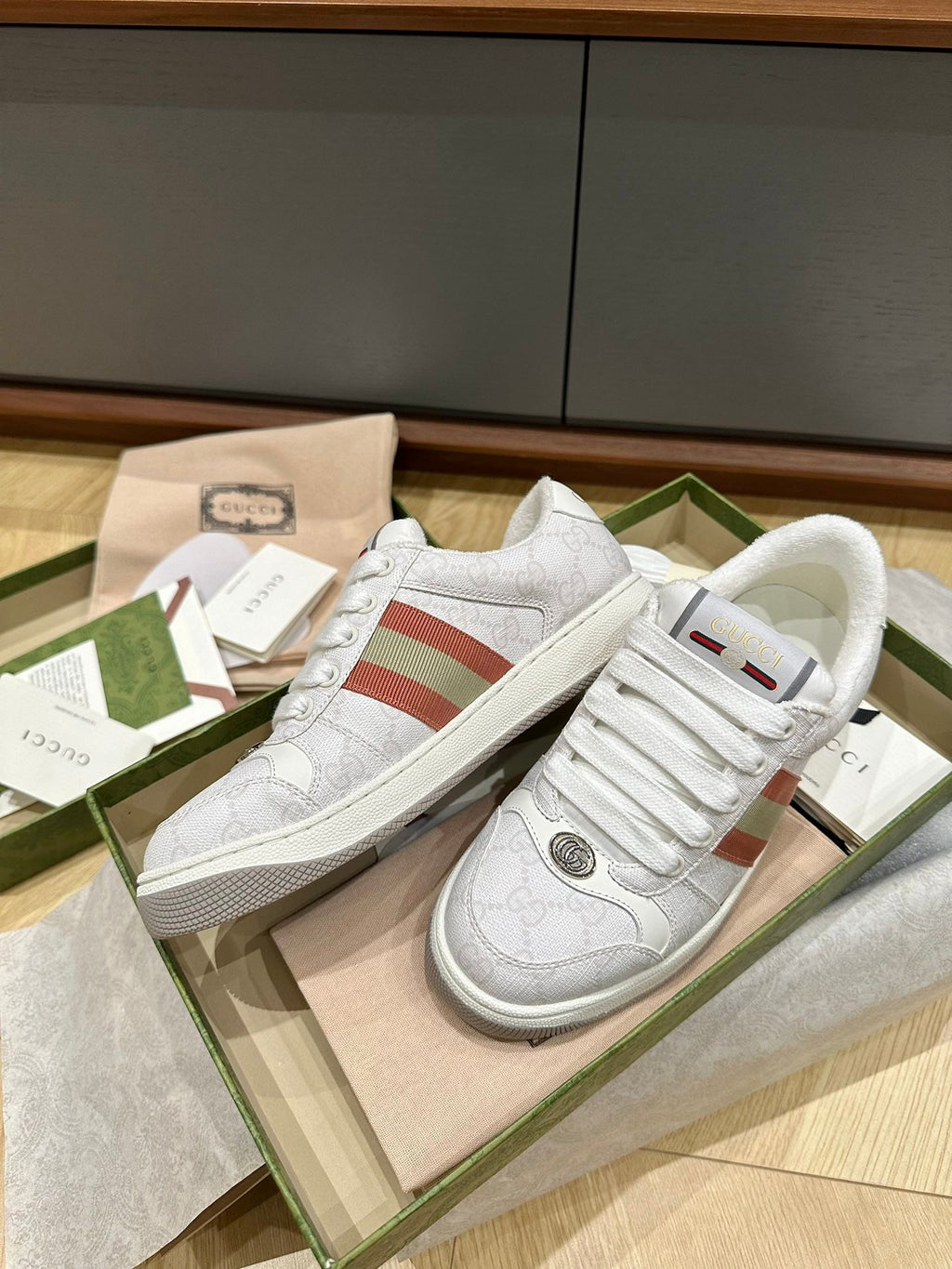 GUCCI WOMEN'S SCREENER TRAINER LIGHT GRAY CALFSKIN