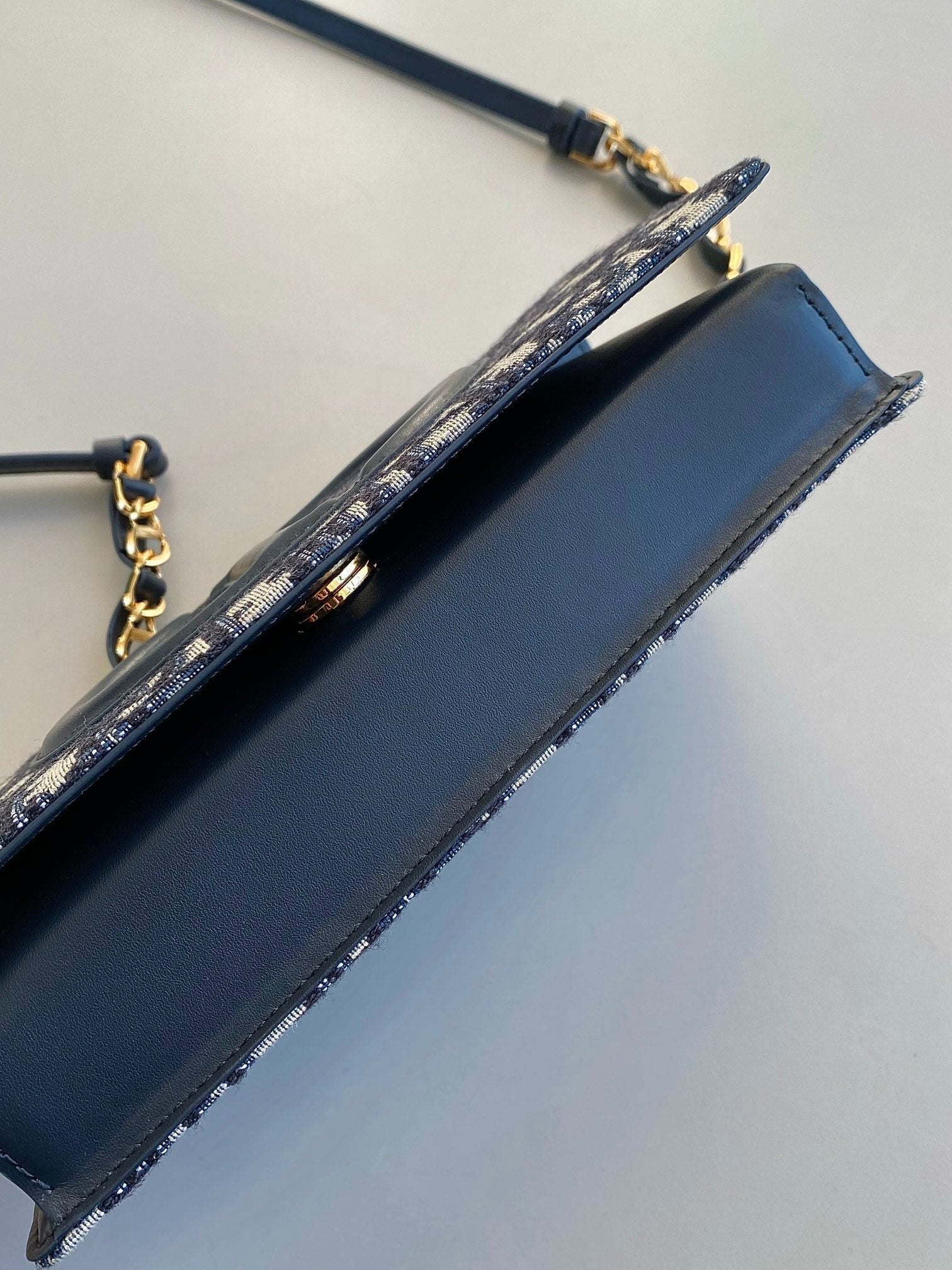 DIOR SIGNATURE CHAIN BAG 21 IN BLUE OBLIQUE JACQUARD