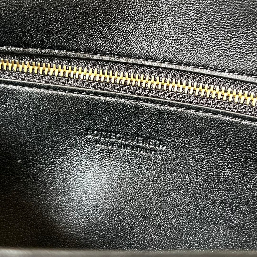 BOTTEGA VENETA Long Clutch Andiamo With Handle 31cm Black Calfskin Ghw