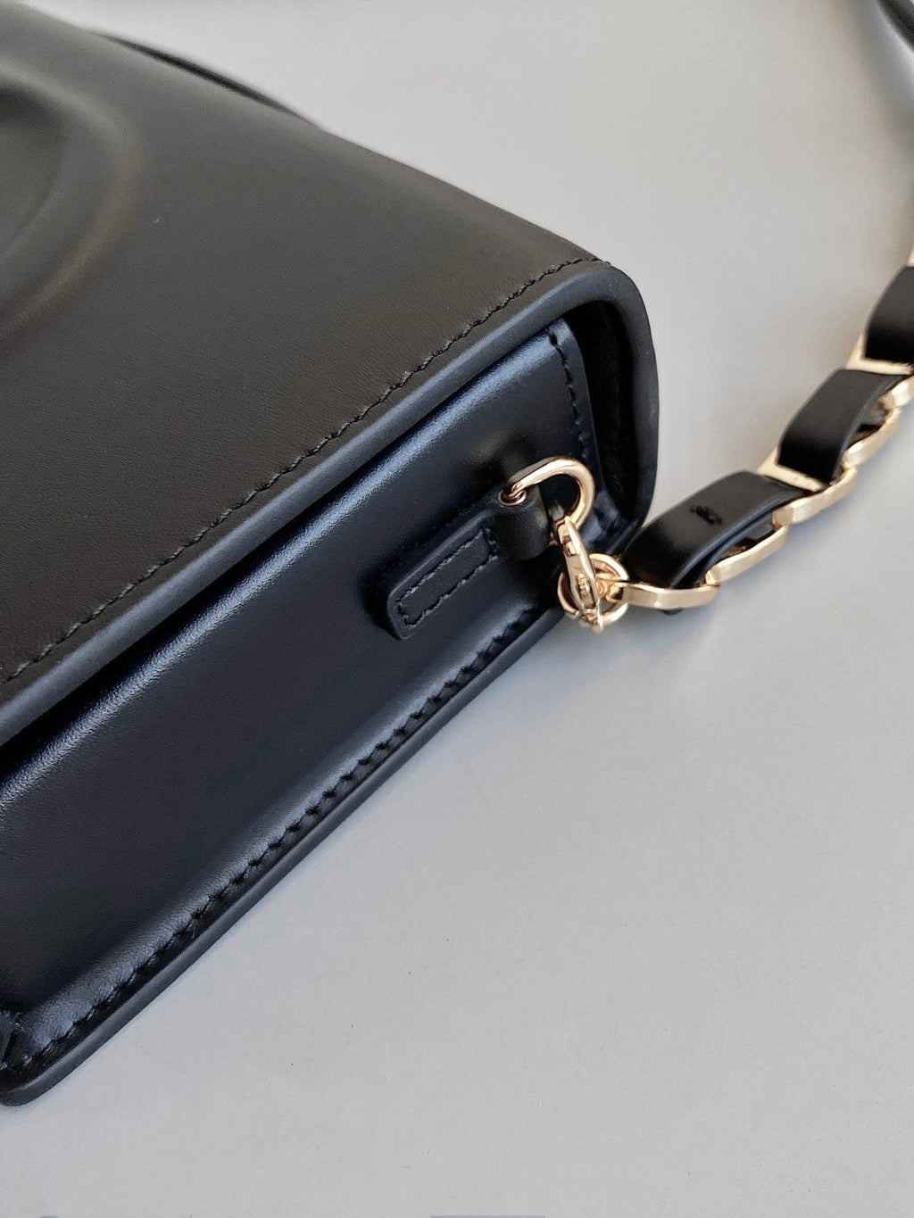 DIOR SIGNATURE CHAIN BAG 21 IN BLACK CALFSKIN