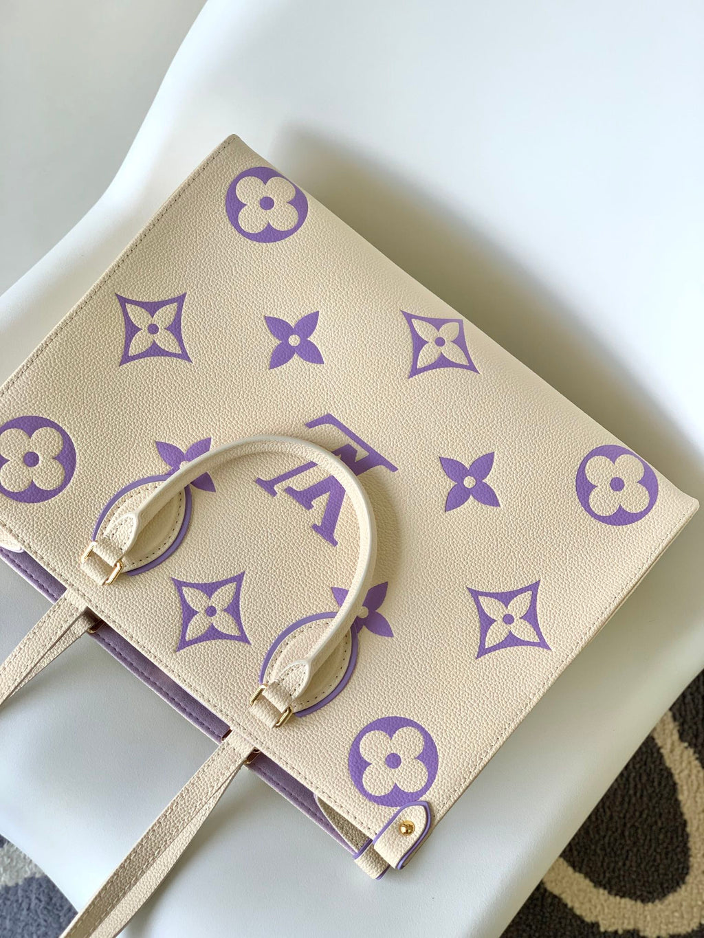 LOUIS VUITTON ONTHEGO MM 35CM CREAM PURPLE
