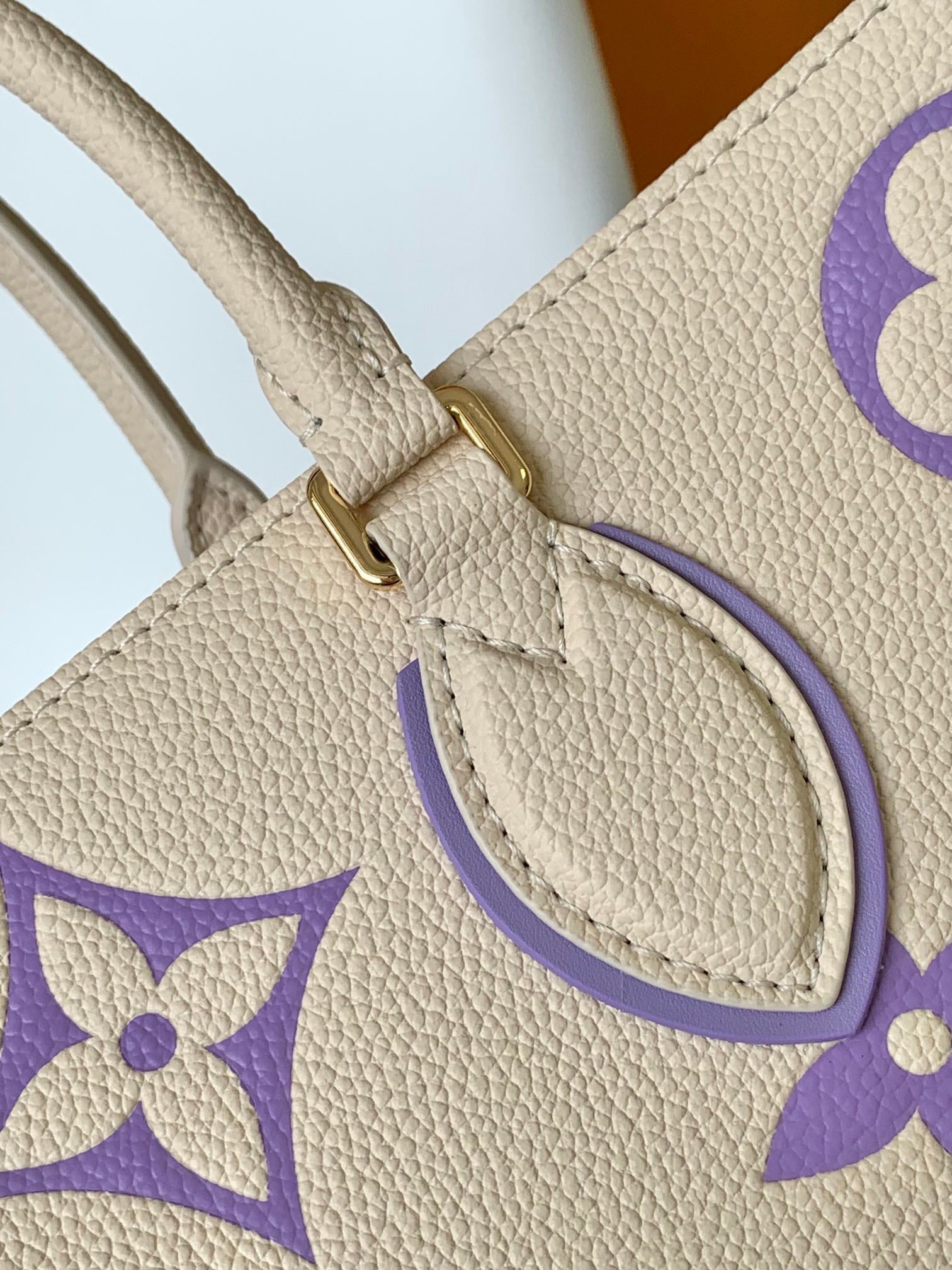 LOUIS VUITTON ONTHEGO MM 35CM CREAM PURPLE