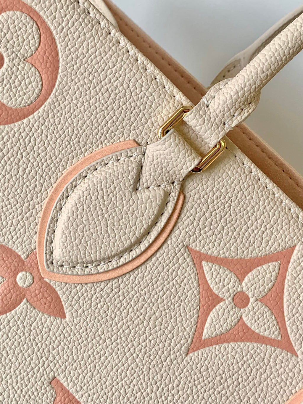 LOUIS VUITTON ONTHEGO MM 35CM CREAM PINK