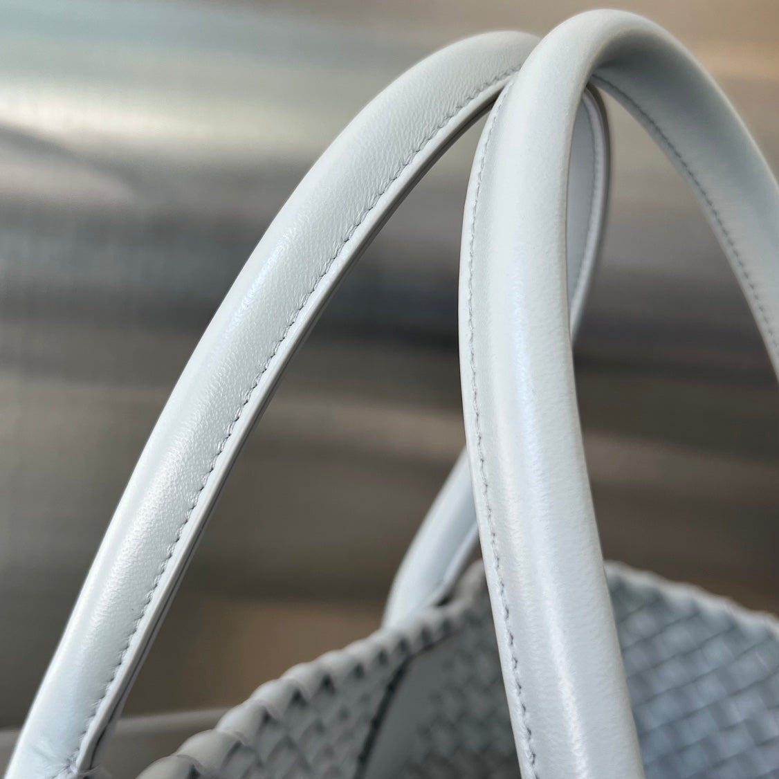 BOTTEGA VENETA SMALL CABAT 32 IN RHINO GRAY LAMBSKIN