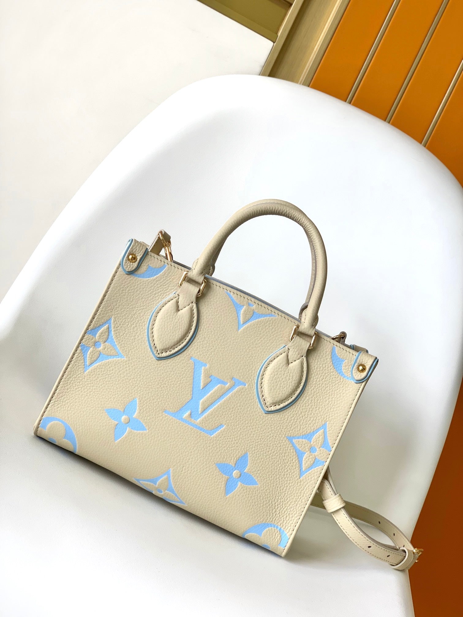 LOUIS VUITTON ONTHEGO PM 25CM CREAM BLUE