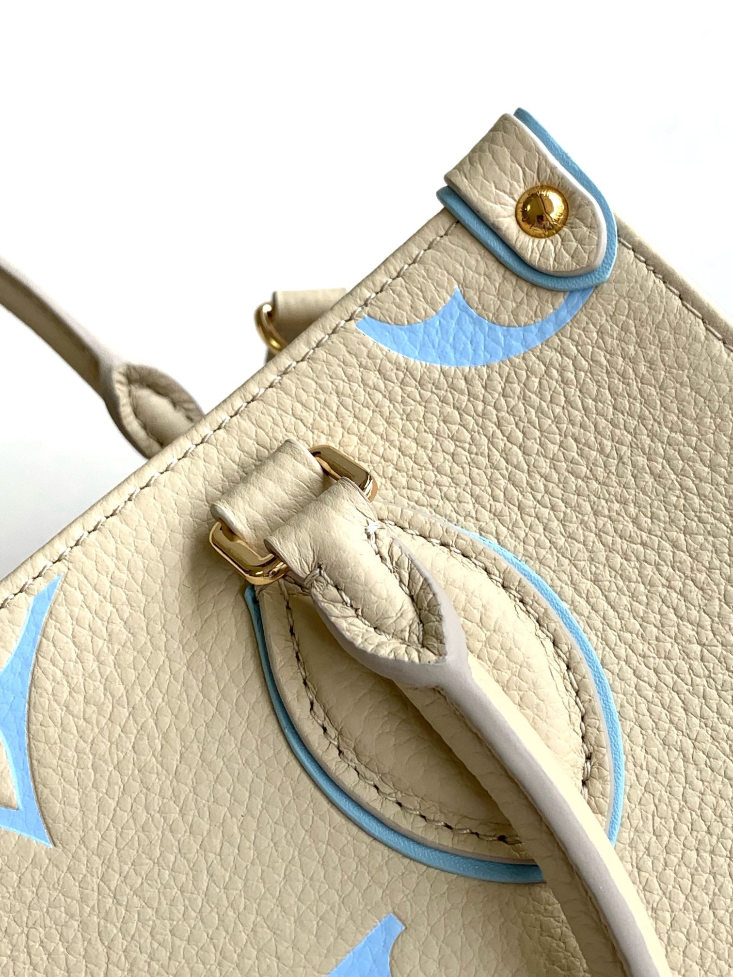 LOUIS VUITTON ONTHEGO PM 25CM CREAM BLUE