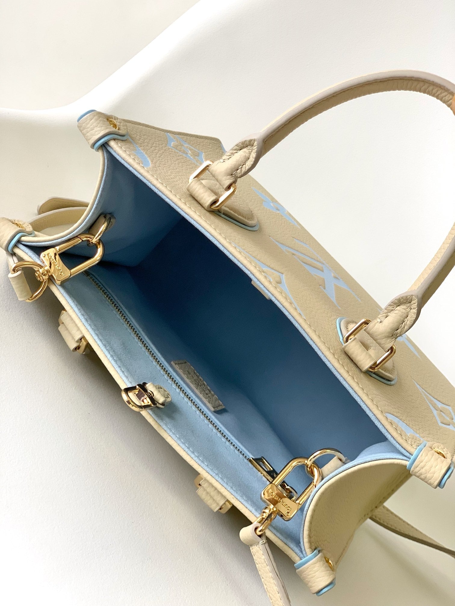 LOUIS VUITTON ONTHEGO PM 25CM CREAM BLUE