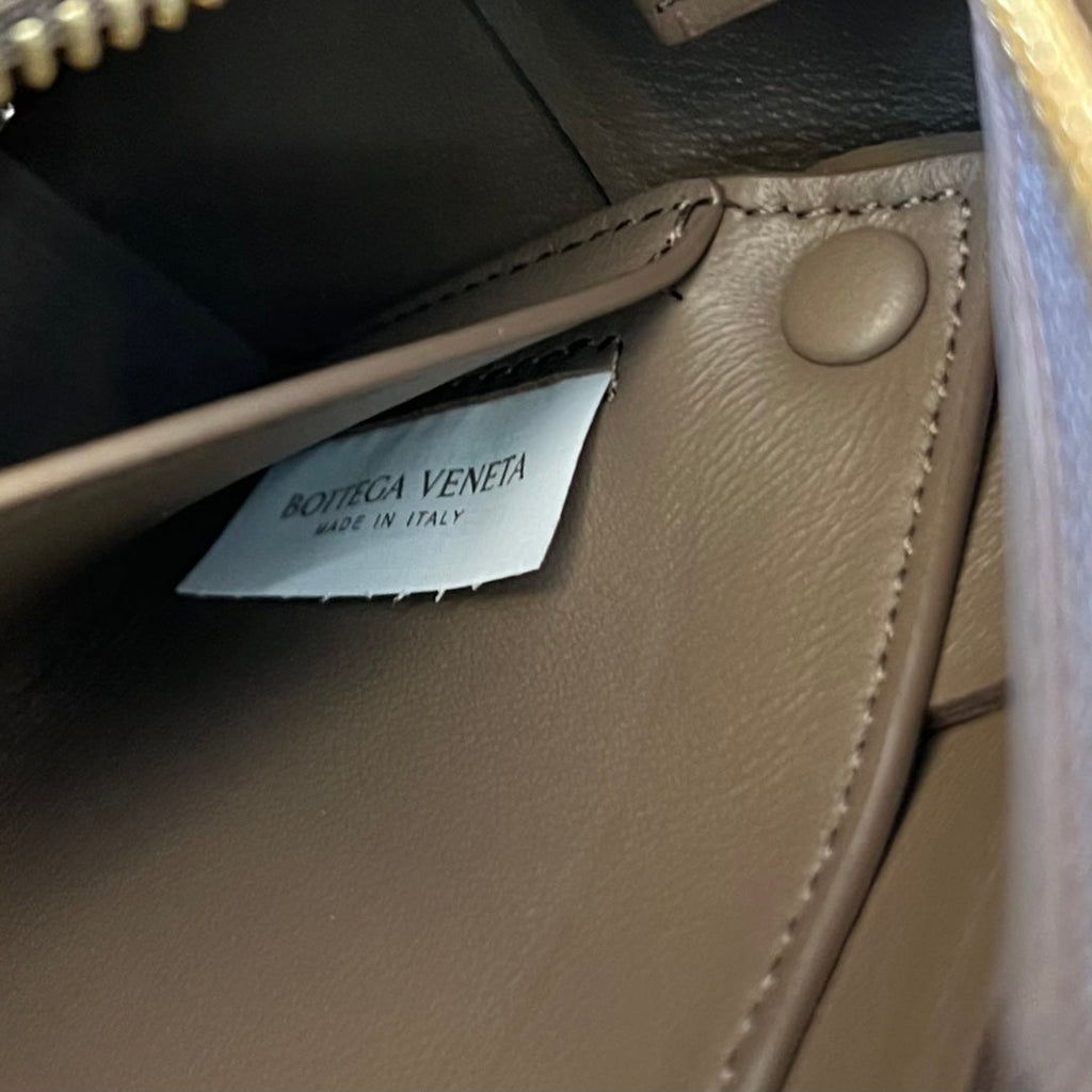 BOTTEGA VENETA BRICK CASSETTE 28 IN MEDIUM BROWN CALFSKIN