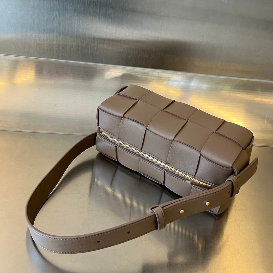 BOTTEGA VENETA BRICK CASSETTE 28 IN MEDIUM BROWN CALFSKIN