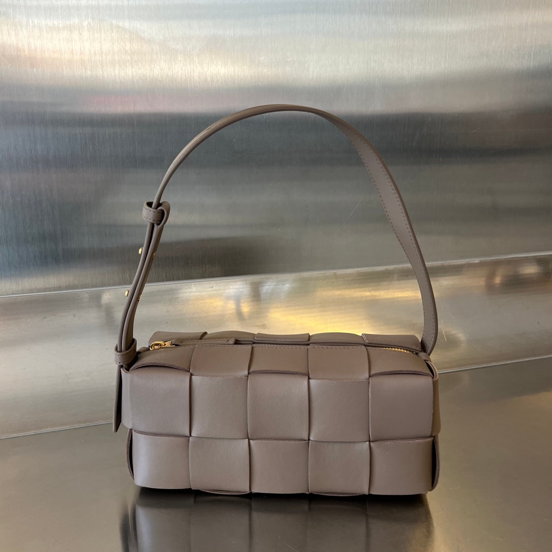 BOTTEGA VENETA BRICK CASSETTE 28 IN MEDIUM BROWN CALFSKIN