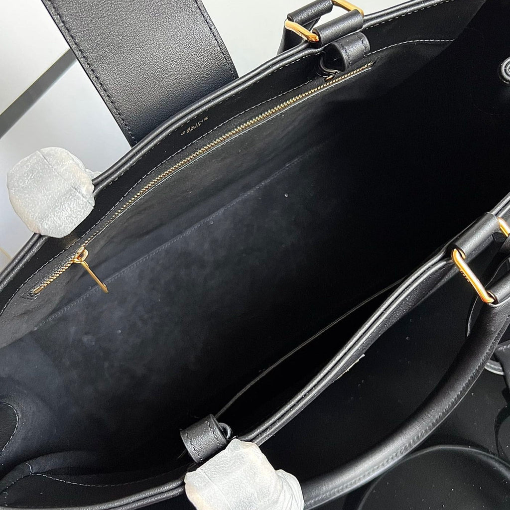 CELINE TRIOMPHE 37 BLACK SOFT CALFSKIN HANDBAG