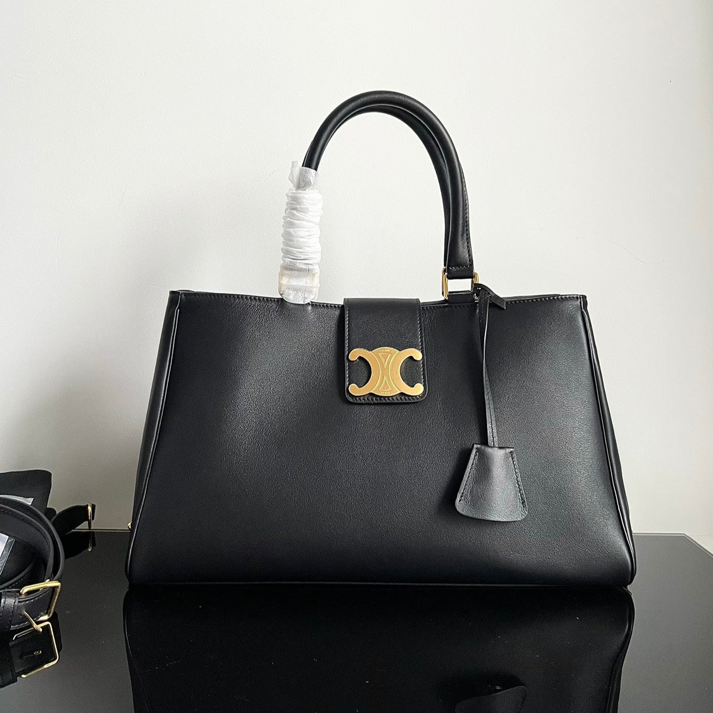 CELINE TRIOMPHE 37 BLACK SOFT CALFSKIN HANDBAG