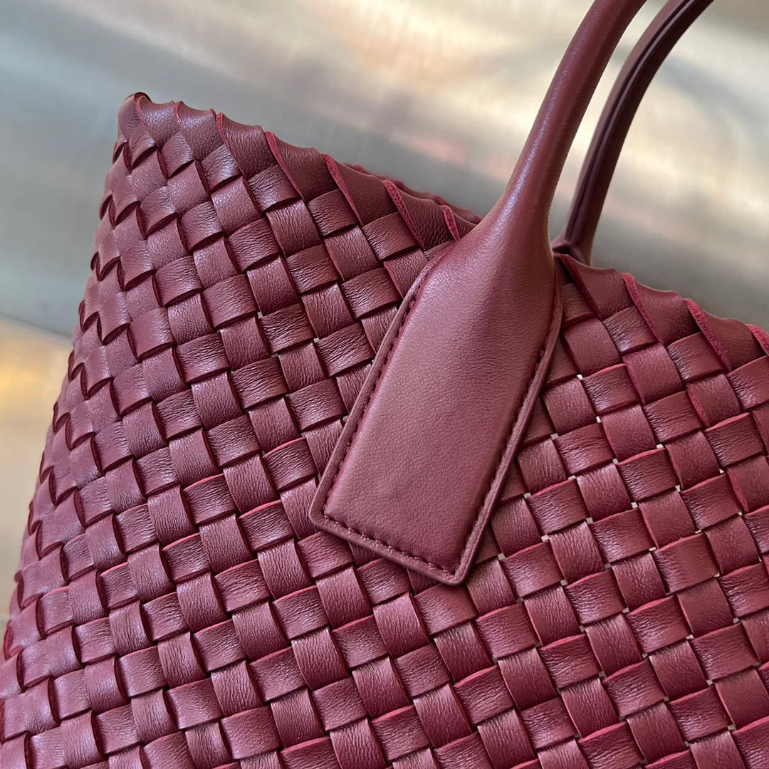 BOTTEGA VENETA SMALL CABAT 32 IN BURGUNDY RED LAMBSKIN