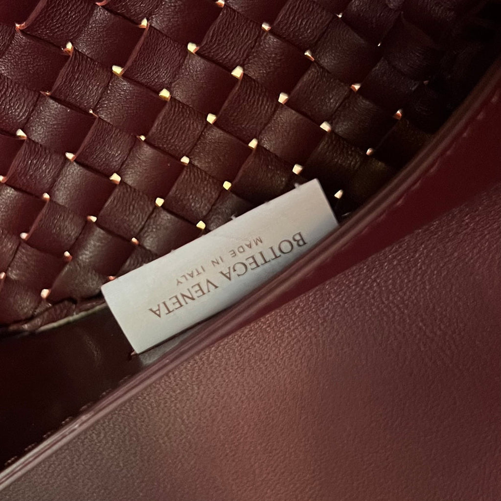 BOTTEGA VENETA SMALL CABAT 32 IN BURGUNDY RED LAMBSKIN