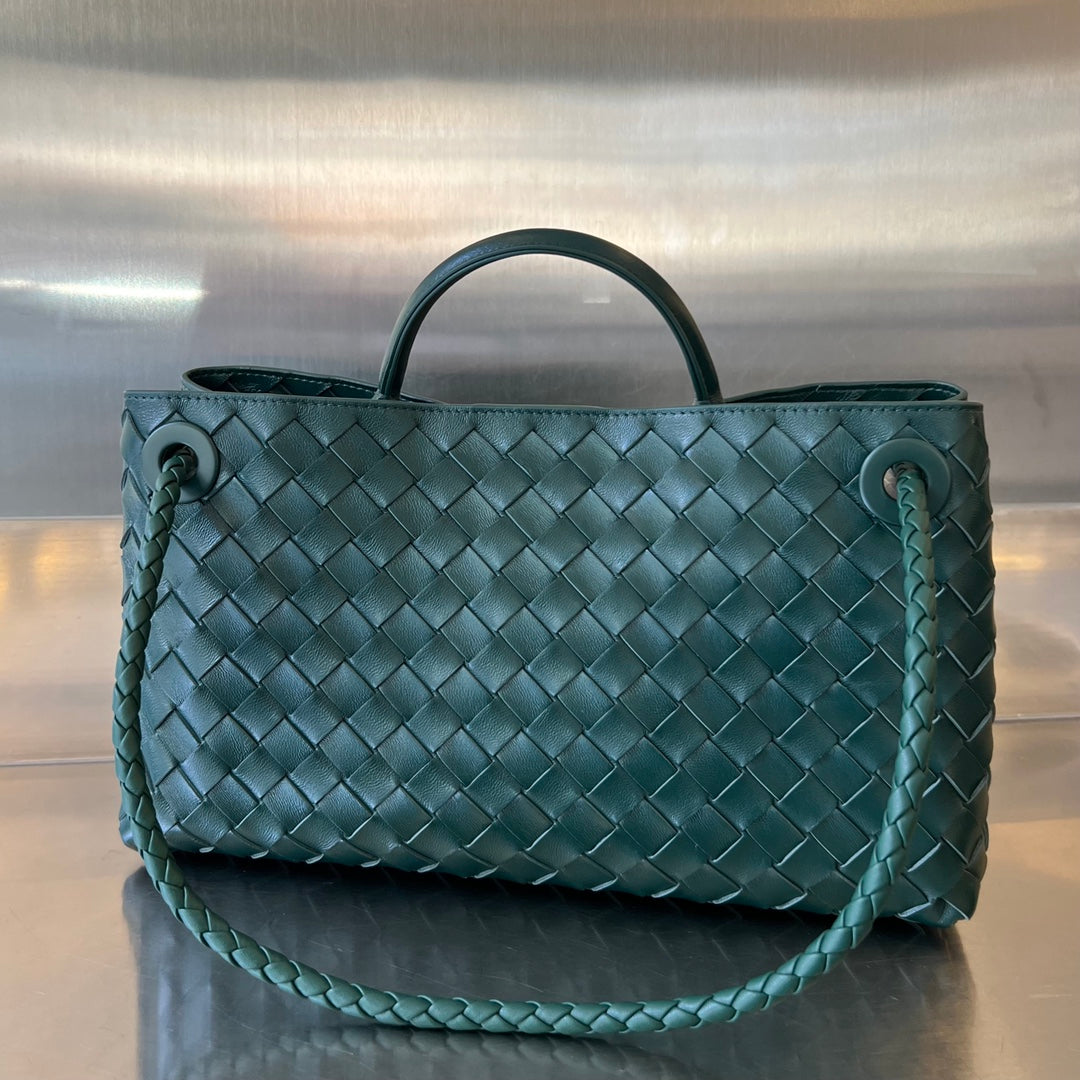 BOTTEGA VENETA SMALL ANDIAMO 29 IN EMERALD GREEN LAMBSKIN