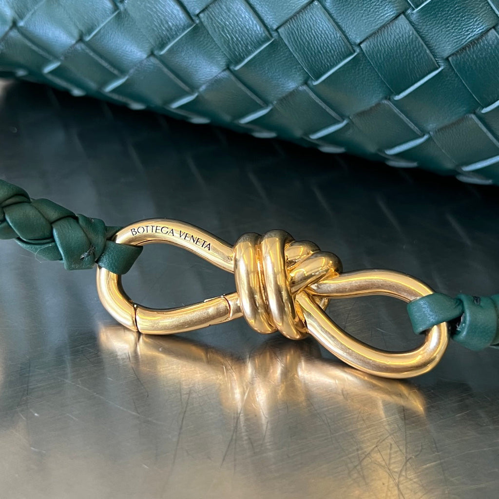 BOTTEGA VENETA SMALL ANDIAMO 29 IN EMERALD GREEN LAMBSKIN