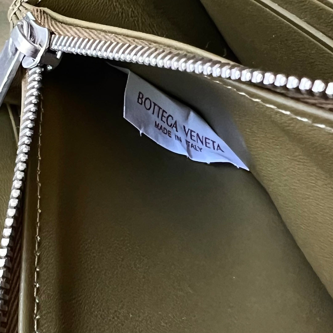 BOTTEGA VENETA INTRECCIATO 19 WALLET IN OLIVE GREEN CALFSKIN