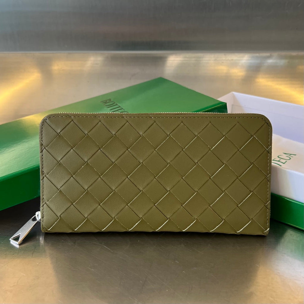 BOTTEGA VENETA INTRECCIATO 19 WALLET IN OLIVE GREEN CALFSKIN