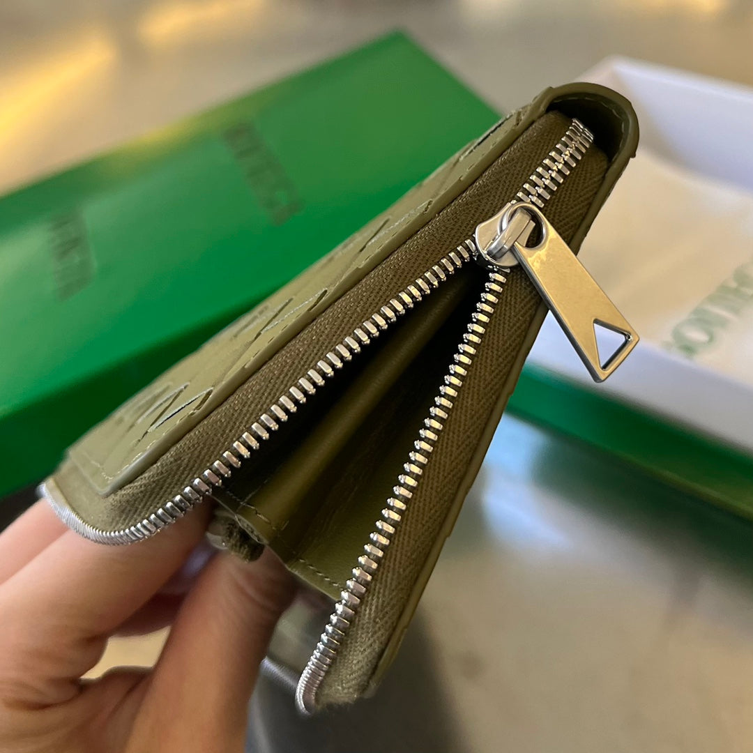 BOTTEGA VENETA INTRECCIATO 19 WALLET IN OLIVE GREEN CALFSKIN