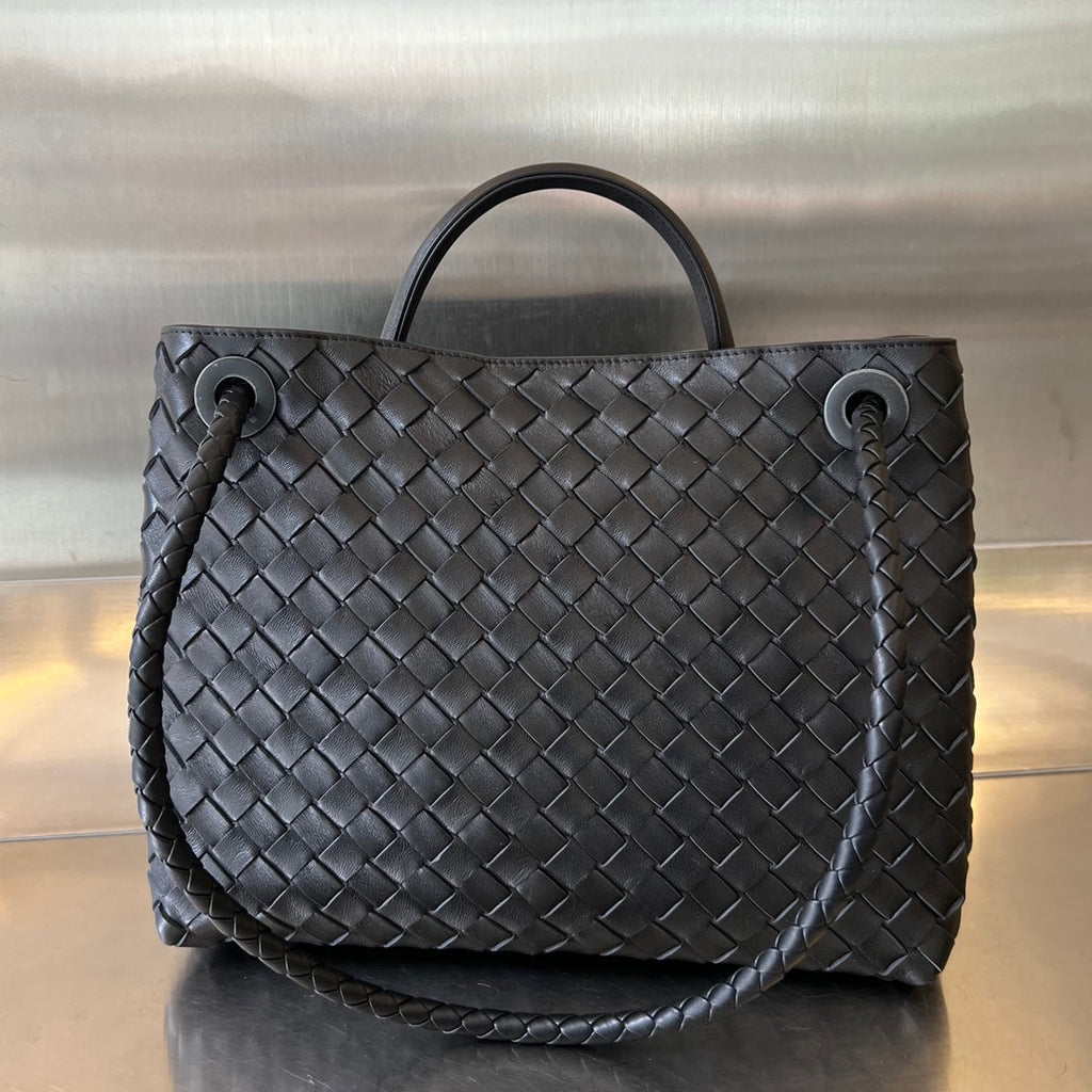 BOTTEGA VENETA MEDIUM ANDIAMO 32CM BLACK LAMBSKIN