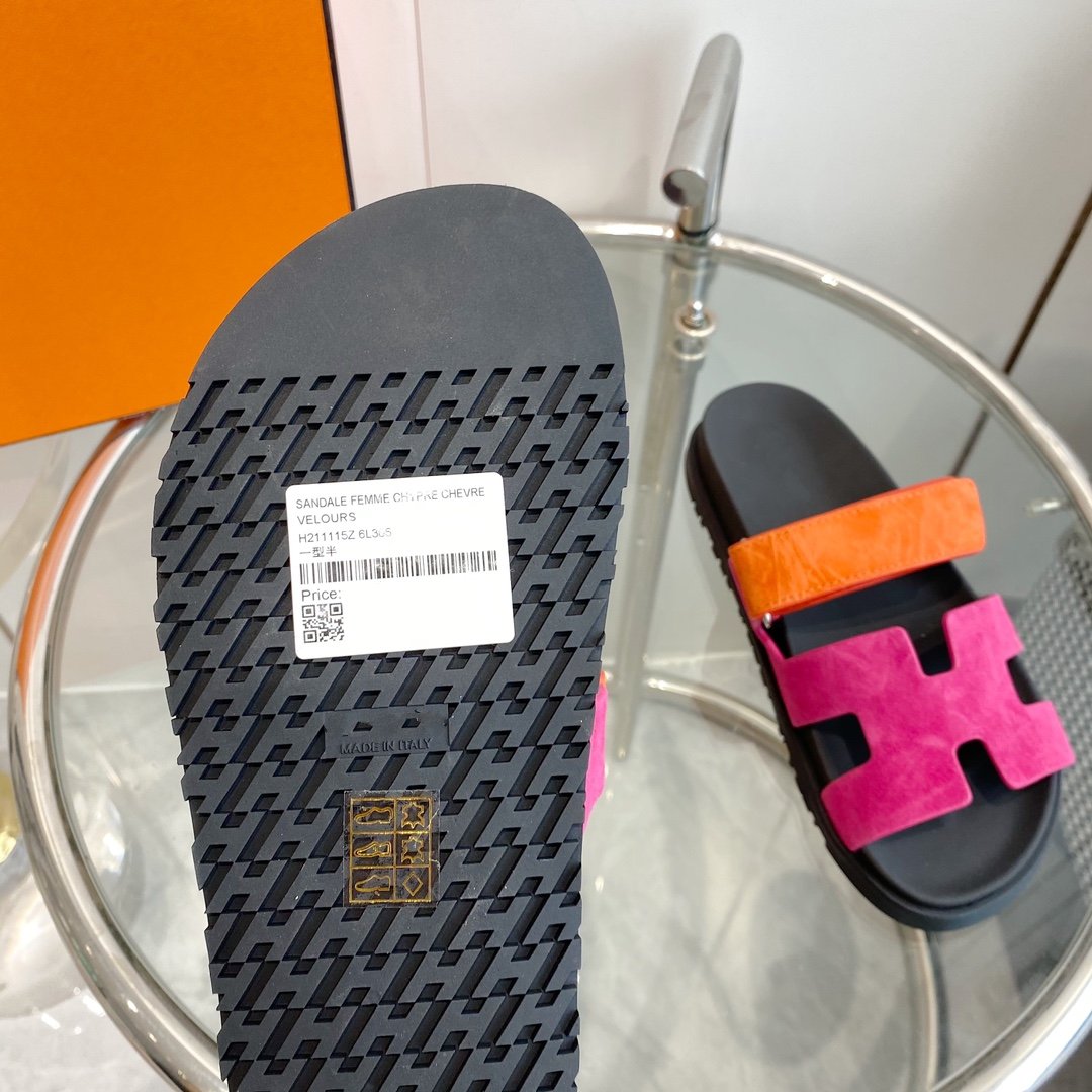HERMES Chypre Sandal Rose Chapas / Orange Suede